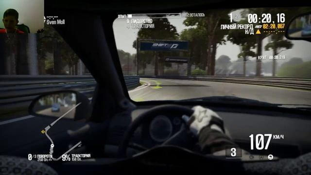 Гоняю на гоночной машине!!!