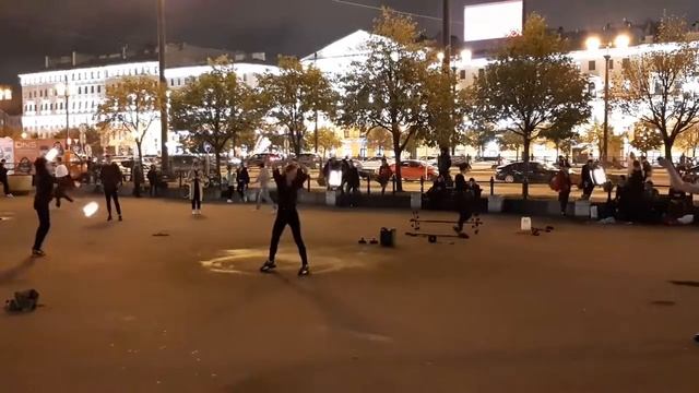 Уличное файер-шоу в Санкт-Петербурге смотреть онлайн