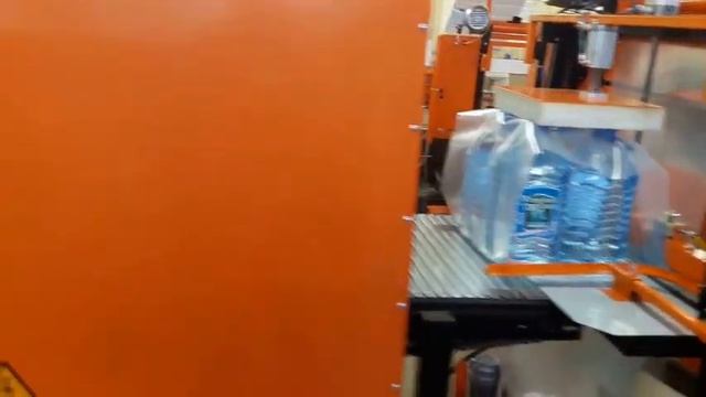 Автоматическая упаковка ПЭТ 5 л по 4 шт смотреть онлайн