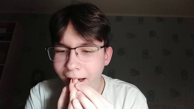 пытаюсь пропилить кренделёк зубом так, чтобы он не сломался смотреть онлайн