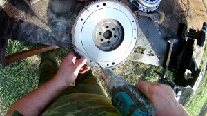 ВАЗ 2112. Замена сцепления своими руками во дворе. Часть раз - реставрирую маховик.