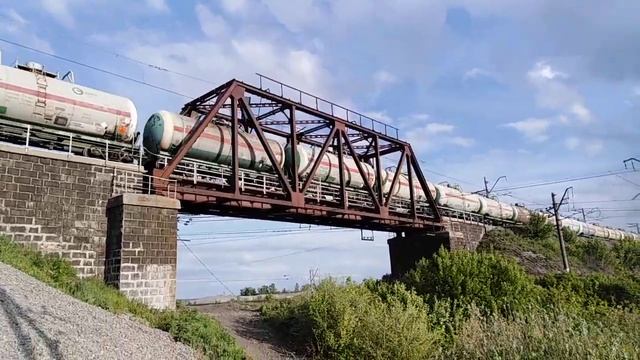 Чурилово (Челябинск). Проехал грузовой поезд! 26.05.2024! смотреть онлайн
