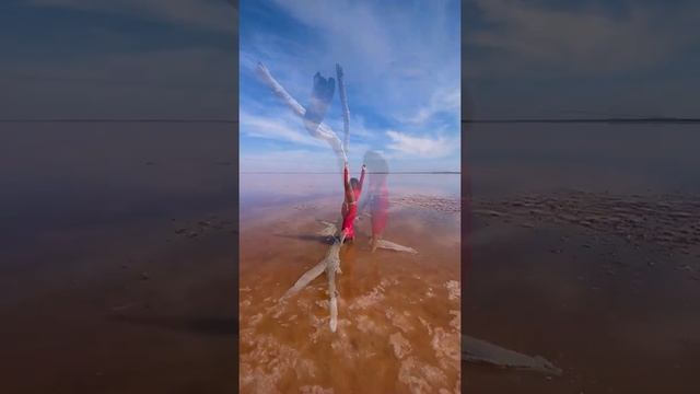 Розовое озеро Сасык-Сиваш, Крым #крым #путешествия #евпатория #сасыксиваш #розовоеозеро смотреть онлайн