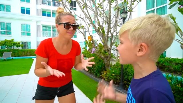 Yegor y su madre luchan contra el monstruo azul | Roblox salió de las sombras en la vida real смотреть онлайн