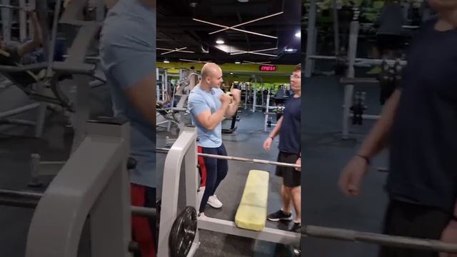 Пранк с клеем🤣 смотреть онлайн