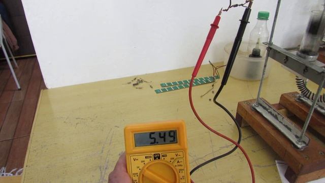 Motorzinho do Stirlingmóvel: teste com o resistor de 100 R смотреть онлайн