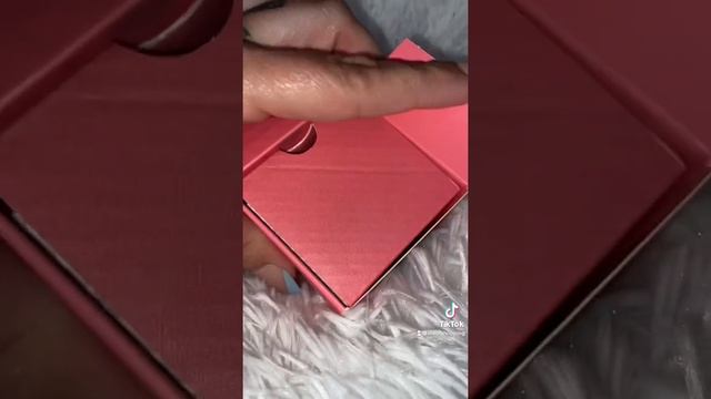 Valentino Born In Roma Fragrance ASMR смотреть онлайн