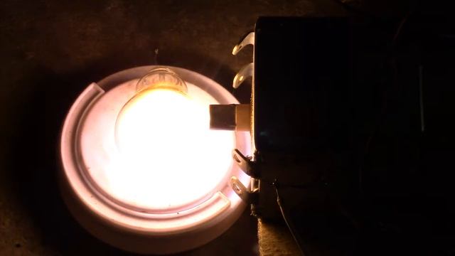 Magnetron vs. Light bulb смотреть онлайн