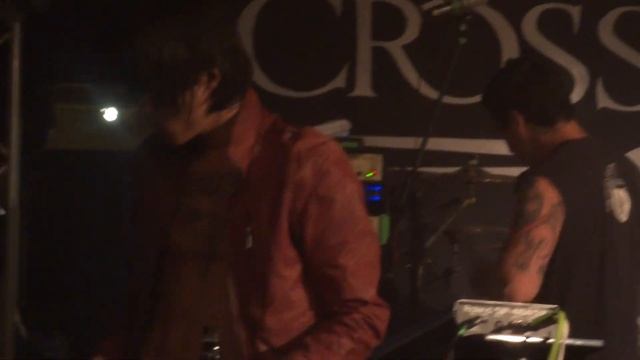 CROSSFAITH - TATSU & TERU soundcheck in Eragny, France смотреть онлайн