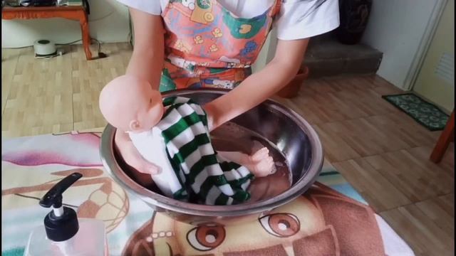 BATHING THE BABY (RETURN DEMO) смотреть онлайн