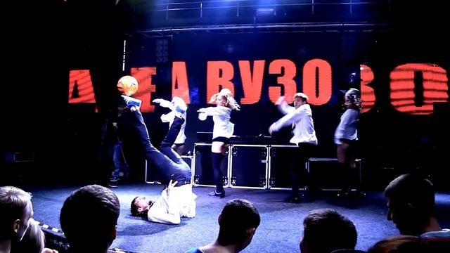Be Free & Aleksandr Donchenko - Twerking in the rain смотреть онлайн