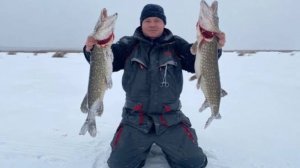 ЧТО ЭТО БЫЛ ЗА МОНСТР?  ОГРОМНАЯ ЩУКА УТАЩИЛА МОЮ ЖЕРЛИЦУ | ЗИМНЯЯ РЫБАЛКА НА ЩУКУ 2020