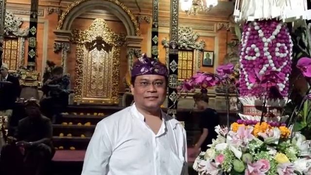 What is inside Ubud Palace during Double Royal Wedding 2014 смотреть онлайн