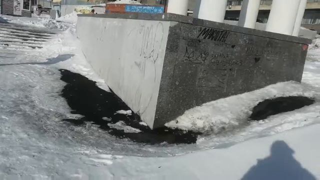 Володя после купания в проруби купается в снегу! смотреть онлайн