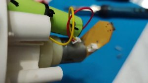 Ремонт, замена литий-ионного аккумулятора в насосе (помпе) для 19 литрового бутыля  питьевой воды.