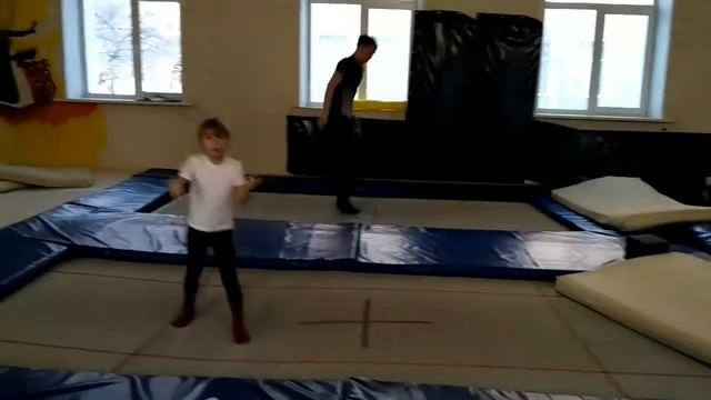 Батутный центр 02(8) смотреть онлайн