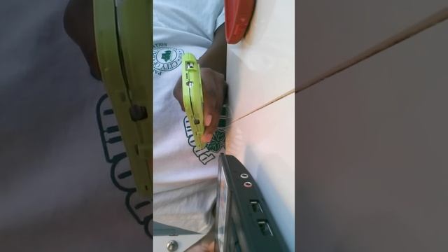 How to take the otter box off of a GALAXY S3 смотреть онлайн