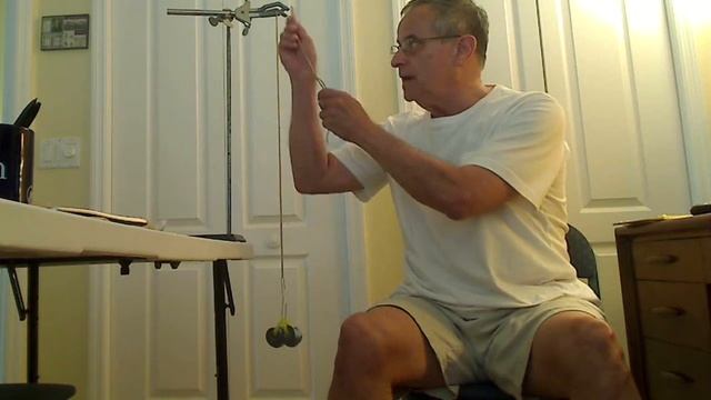Demonstrating Harmonic Motion Using Rubber Bands смотреть онлайн