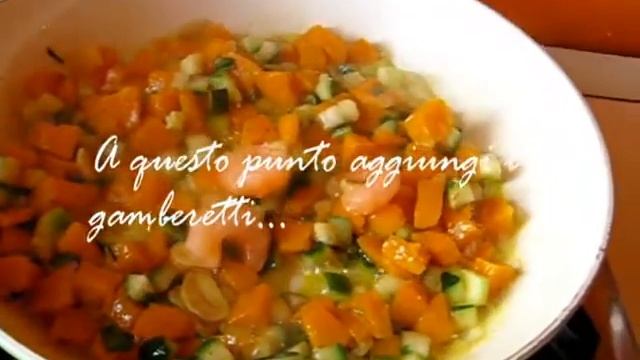 Farfalle al tris di verdure alla menta e gamberi. смотреть онлайн