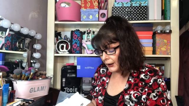 Look Fantastic October 2020 beauty box unboxing. #lookfantasic #unboxing #subscriptionbox #beautybo смотреть онлайн