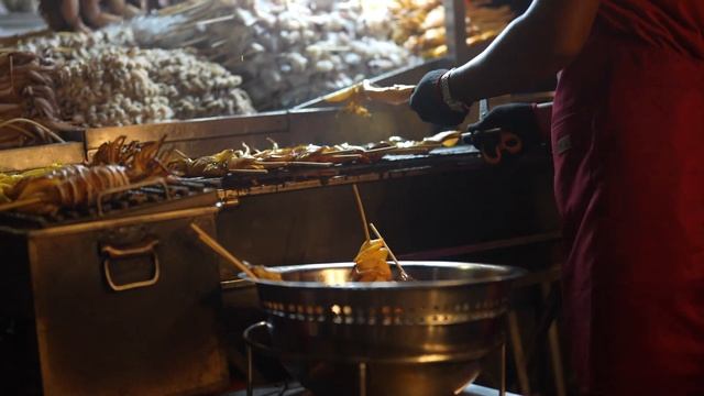 A Neon Night at Bangkok’s Yaowarat Road | Cinematic смотреть онлайн