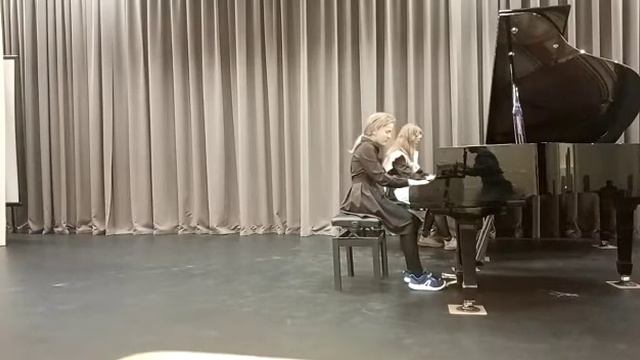 Калиткина Лидия, Массарова Софья. Р. Шуман- Детские сцены " О чужих краях". смотреть онлайн