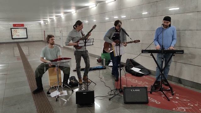 #Культурный_код - Показался свет на миг - Артём Белов - #спел свою #авторскую #песню в #метро Москв смотреть онлайн