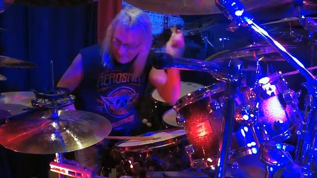 led zeppelin " black dog" drum cover by bob70drum смотреть онлайн