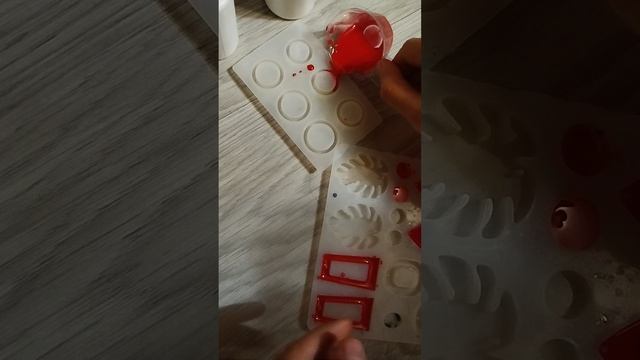 Изделия из эпоксидной смолы своими руками, серьги, кольца, брелки легко и быстро сделать из смолы смотреть онлайн