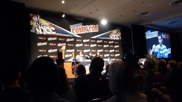 I stun Forever's Ioan Gruffudd (Dr Henry Morgan) at NYCC 2014 смотреть онлайн
