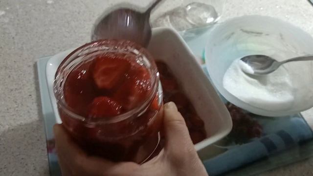 KAYNATMAK YOK! DONDURMAK YOK ! ÇİLEK TAM 1 YIL NASIL TAZE KALIR💯 смотреть онлайн