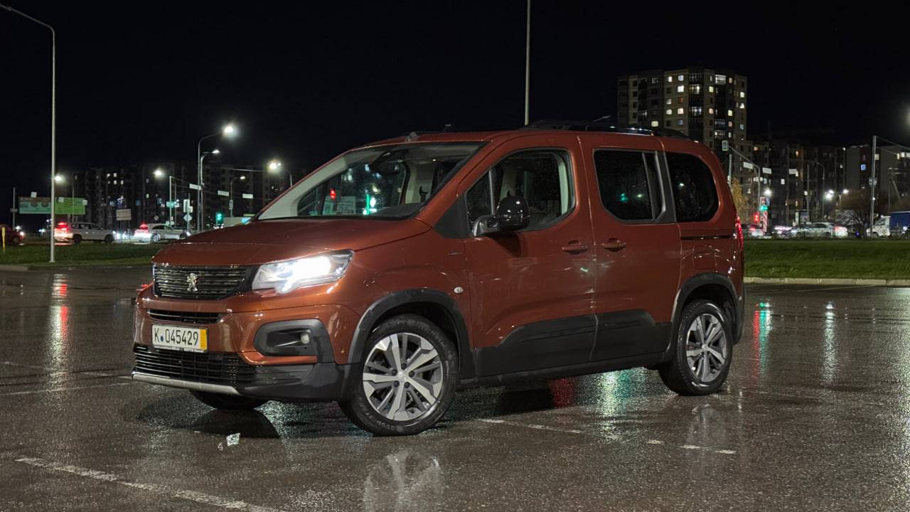 Привезён под заказ из Германии 🚌 🇩🇪 Peugeot Rifter GT-Line для клиента из Карелии. смотреть онлайн