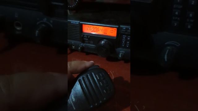 System 600 da Yaesu transmitindo na faixa de PX. смотреть онлайн