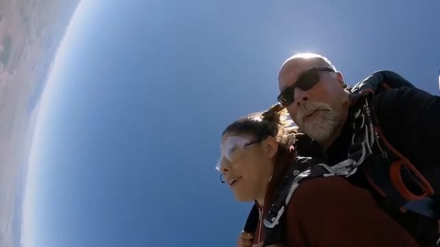 Consuelo Bach's Tandem skydive! смотреть онлайн