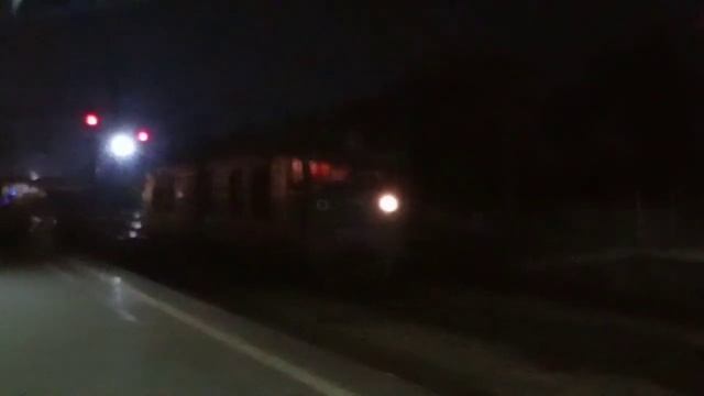 смена кабин" Вл80к-390 1 путь ст.Дарница смотреть онлайн