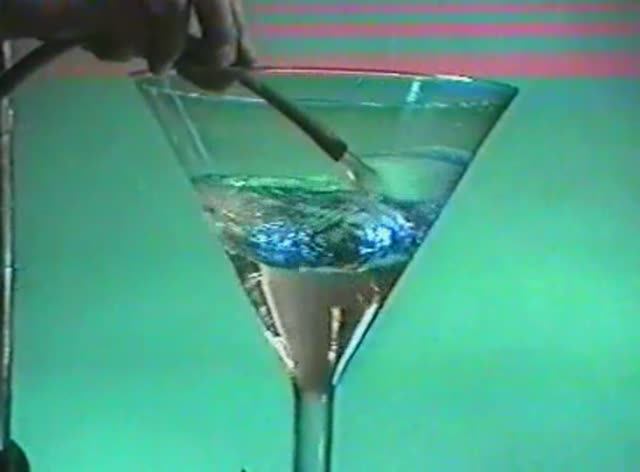 Физика. Опыты. Механика сплошных сред. Вихри. Смерч в воронке с водой смотреть онлайн