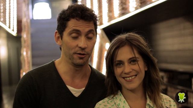 'Carmina y amén': Saludo de Paco León y María León a los lectores de eCartelera смотреть онлайн