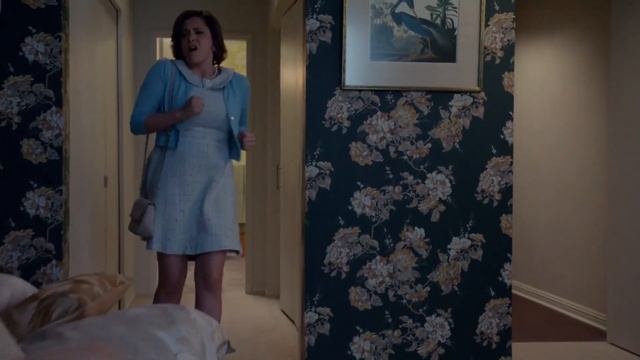 Rachel Bloom's stomach growling in "Crazy Ex-Girlfriend" смотреть онлайн