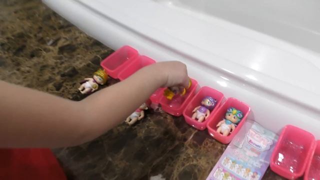 Surprise Gender Reveal Babies Toy Scavenger Hunt! Is It A Boy or Girl?!! смотреть онлайн