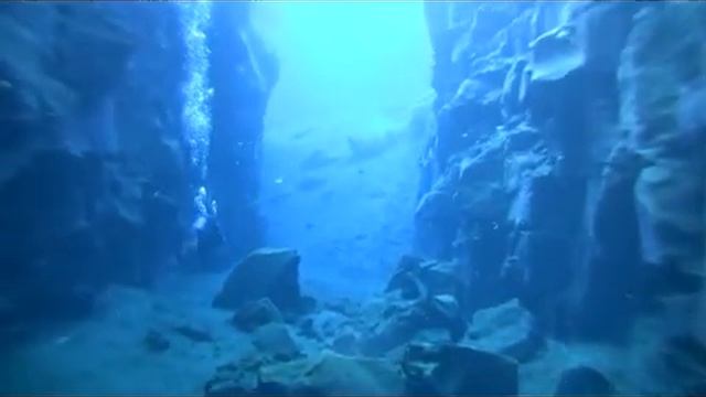 Diving in Silfra Thingvellir (Iceland). смотреть онлайн