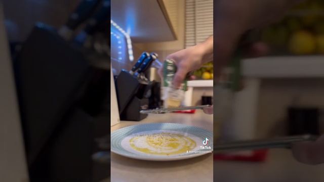 Lemon 🍋 Pasta #spagetti #lemon #lemonpasta #cooking # cook #italianfood #pasta #tasty #saturday смотреть онлайн