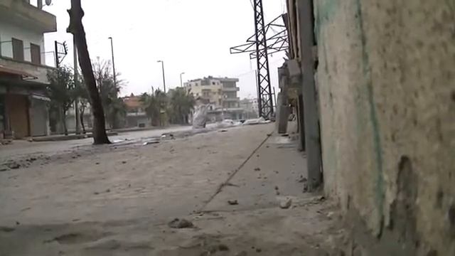 Syria - Homs - Baba Amr - 20120131 - Ongoing gunfire filmed from a empty street. смотреть онлайн