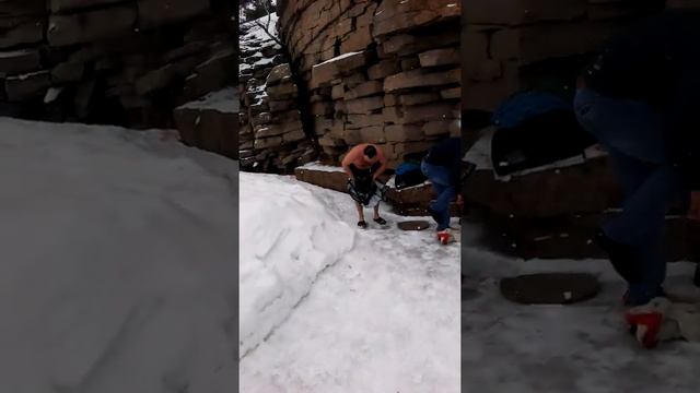 Кто как,а я в ледяную воду! смотреть онлайн