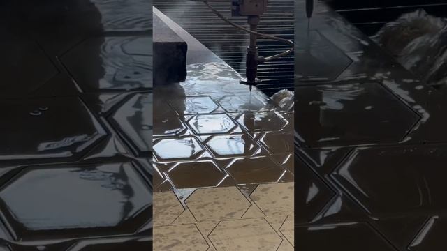 Гидроабразивная резка water jet cutting #cnc #machining #jet #cuttingmachine #fabric #machining смотреть онлайн