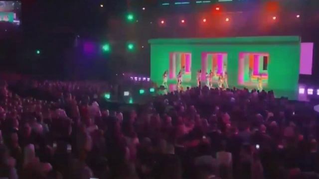 Selena Gomez - Look At Her Now (Live From The AMAs / 2019)