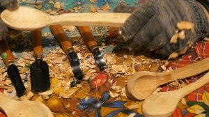 Как вырезать ложку из дерева.Простой инструмент.