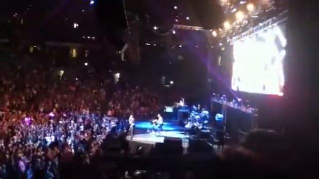 Karmin performs 'Brokenhearted' on 12/6 at Jingle Ball смотреть онлайн