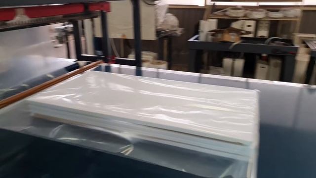 ТМ 7А упаковка в пленку длинномерной продукции, металлоконструкций, полок.Термоусадка смотреть онлайн