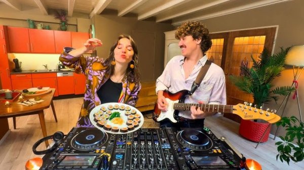 Flavour Trip | We play chill house music & cook sushi in Amsterdam