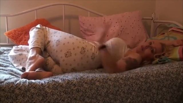 Girl Farts in Pyjama 🔥🤤 смотреть онлайн